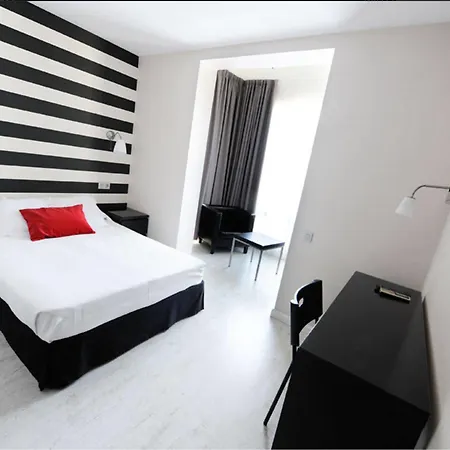 Domus Hotel *