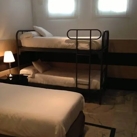 Domus Hotel *